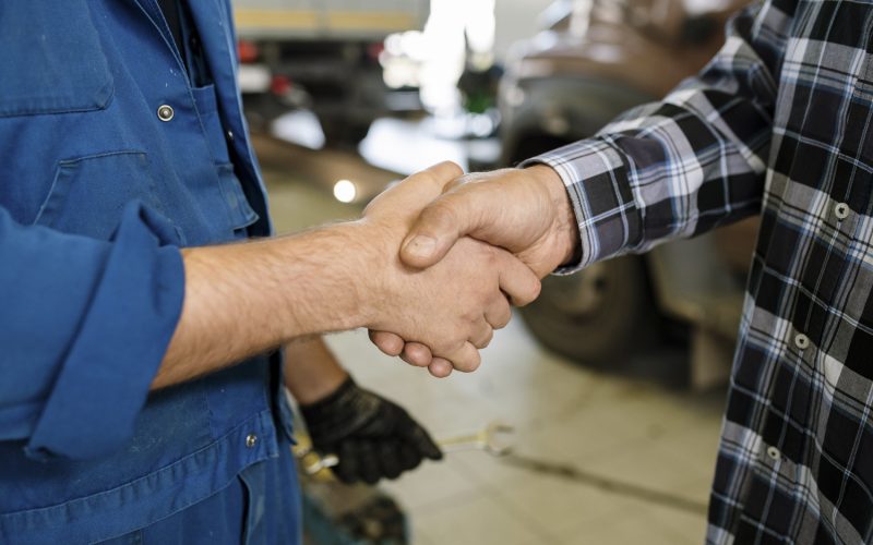 young-client-of-repair-service-and-technician-gree-TNKPX3Z
